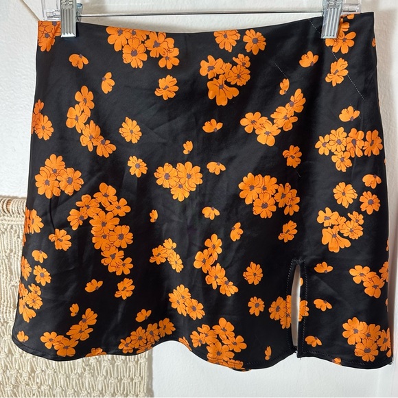 Princess Polly Floral Black and Orange Mini Silk Like Bohemian 70s Y2K Skirt 8 - Picture 1 of 11